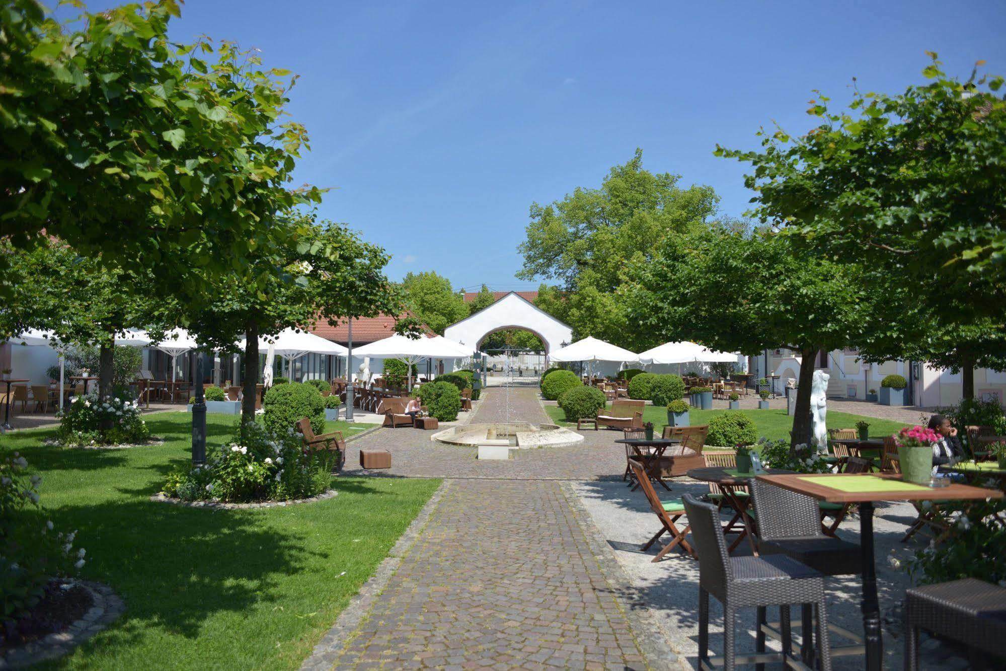 Schloss Reinach Hotel 4*
